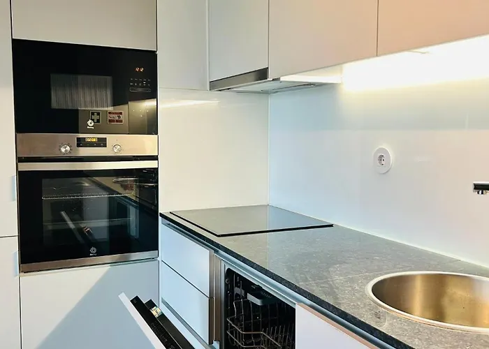 Apartment Skyline Heaven - Fantastic View - Pool - Garage